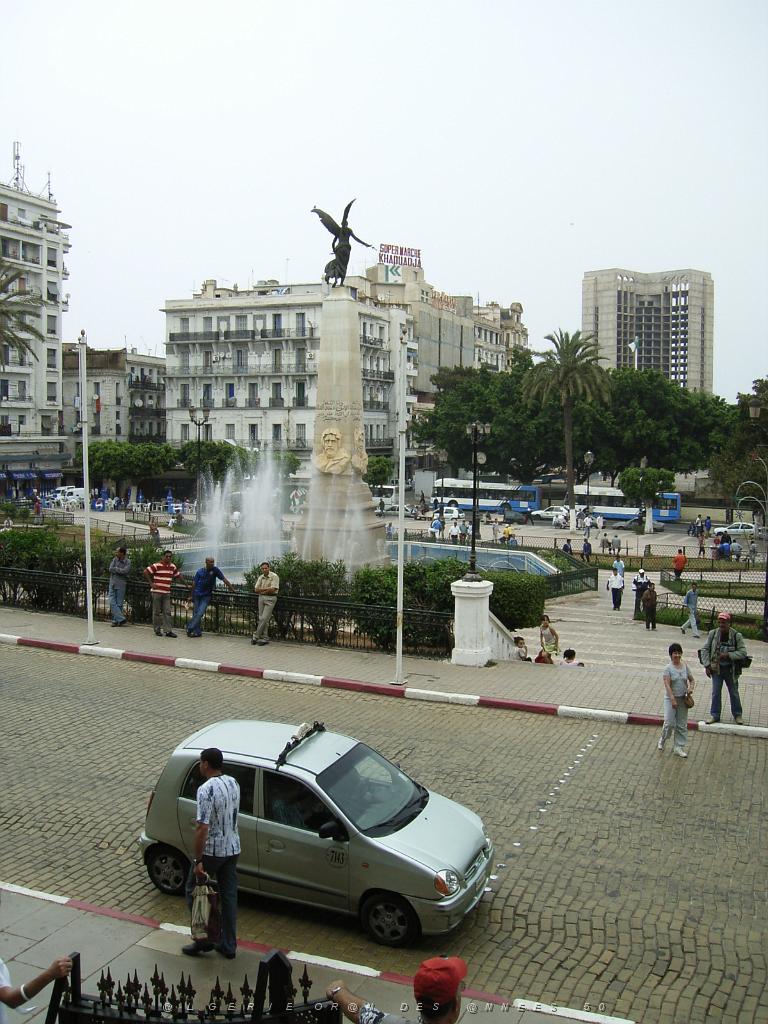 119-ORAN-Juin06-la place d'armes vue de la mairie..jpg - Unicode